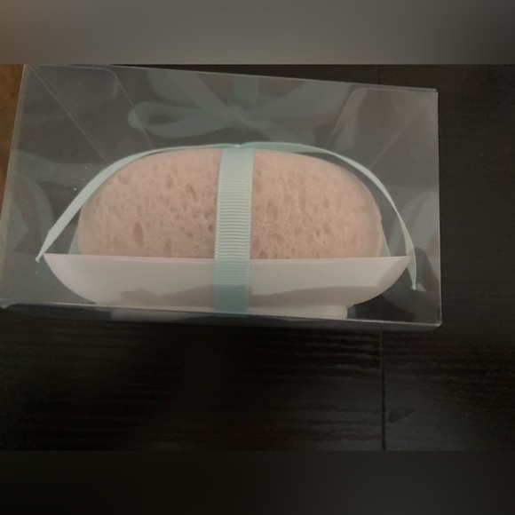 Victoria’s Secret sponge & soap tray set. New in packaging. Elegant & pretty - Picture 2 of 3